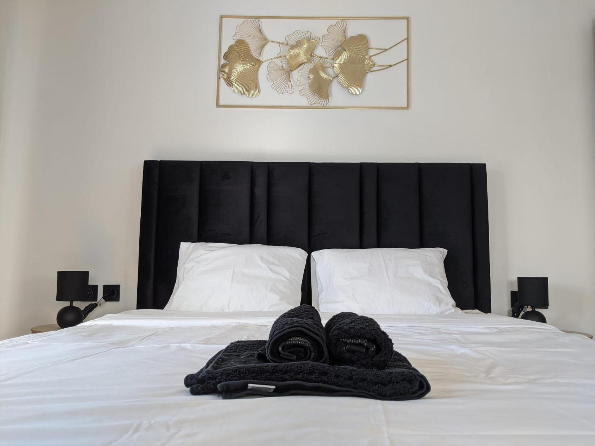 Rooms 10 Mins Walk From Train Station! Agualva-Cacem Dış mekan fotoğraf