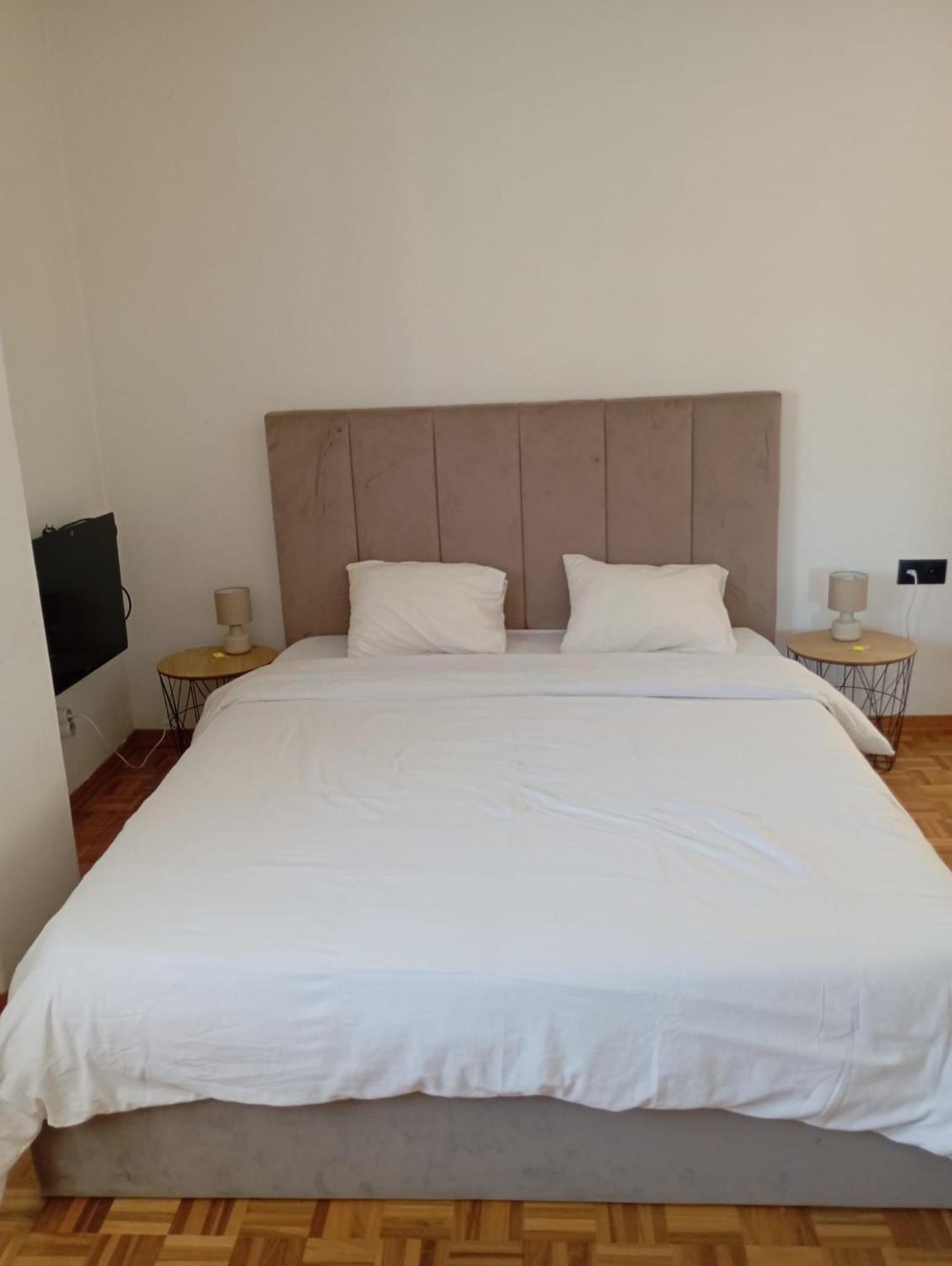 Rooms 10 Mins Walk From Train Station! Agualva-Cacem Dış mekan fotoğraf